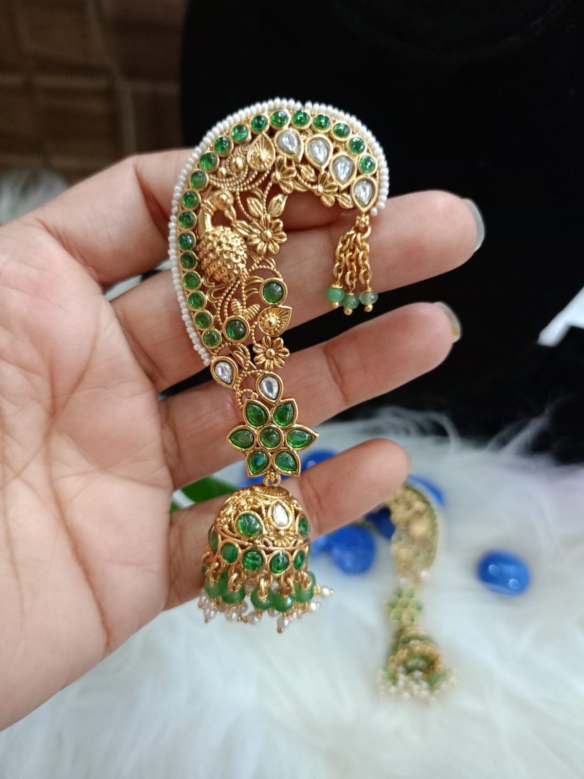 Decorative gold and green earring 
