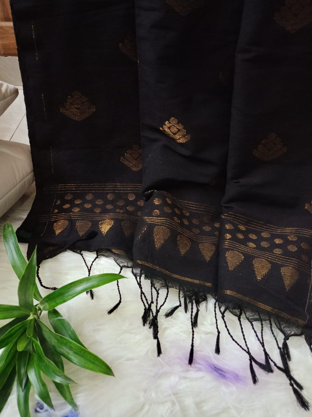 Handwoven  Exclusive Linen Jamdani Saree - Black