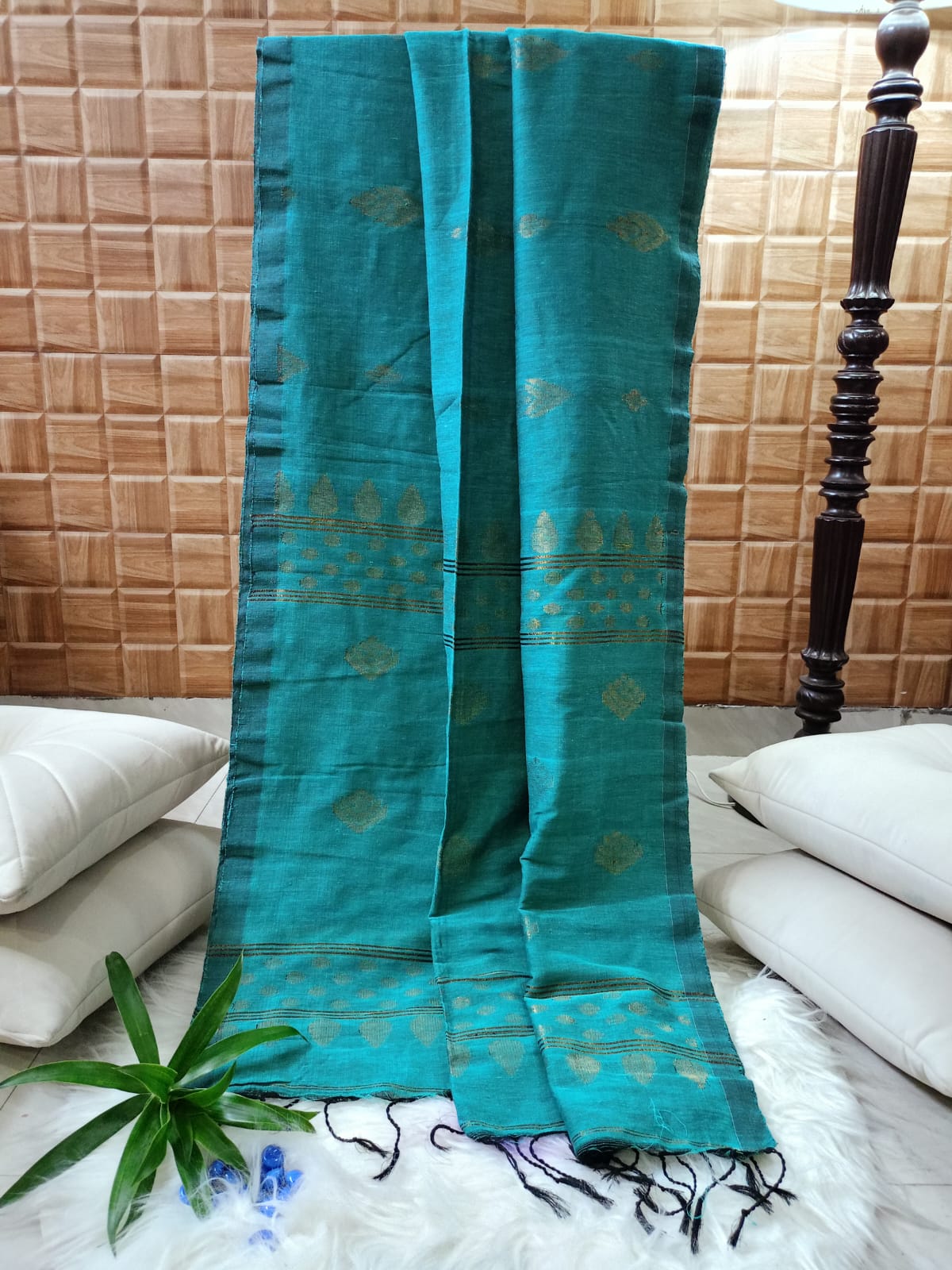 Handwoven  Exclusive Linen Jamdani Saree - Green