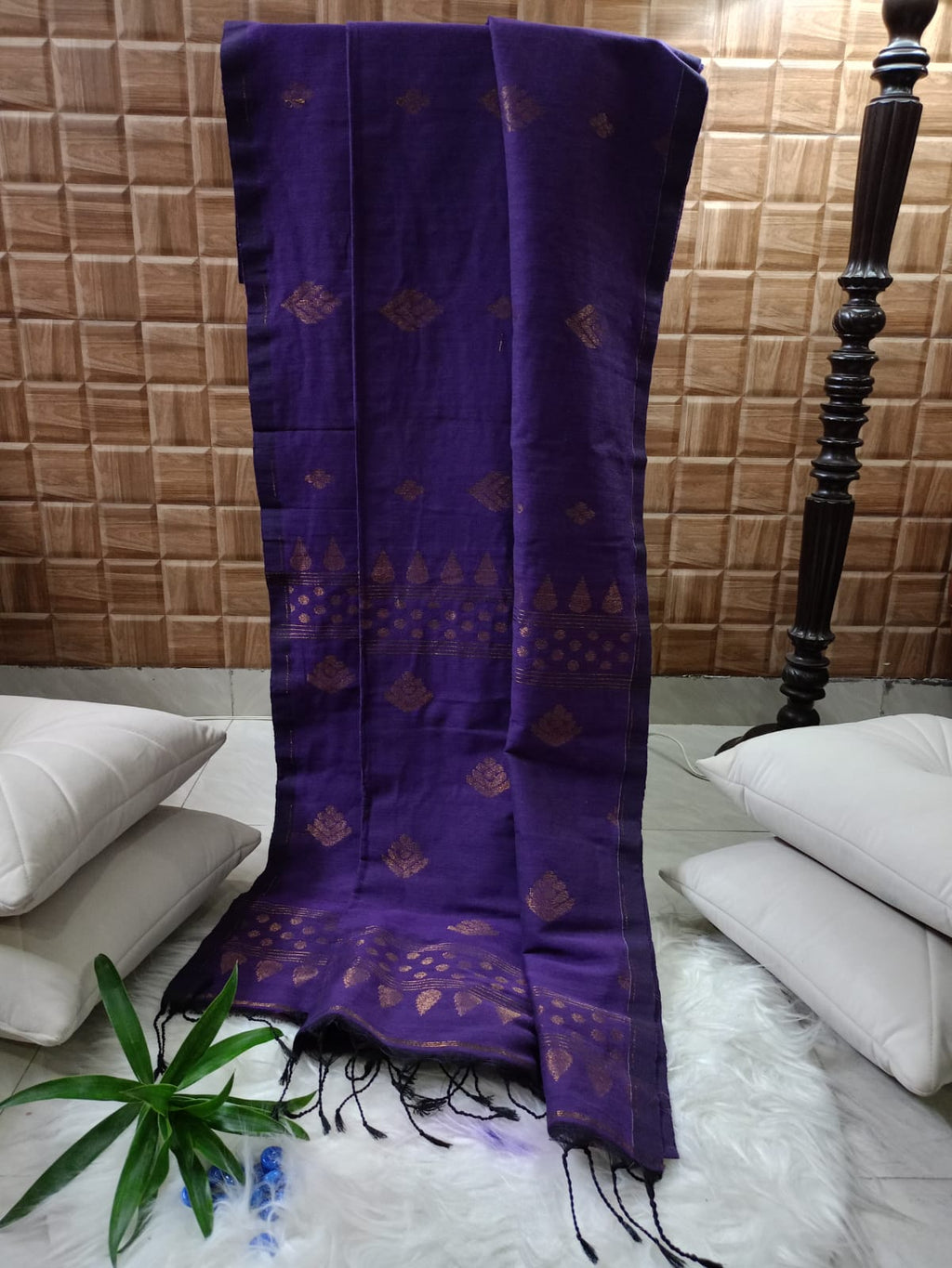 Handwoven  Exclusive Linen Jamdani Saree - Purple