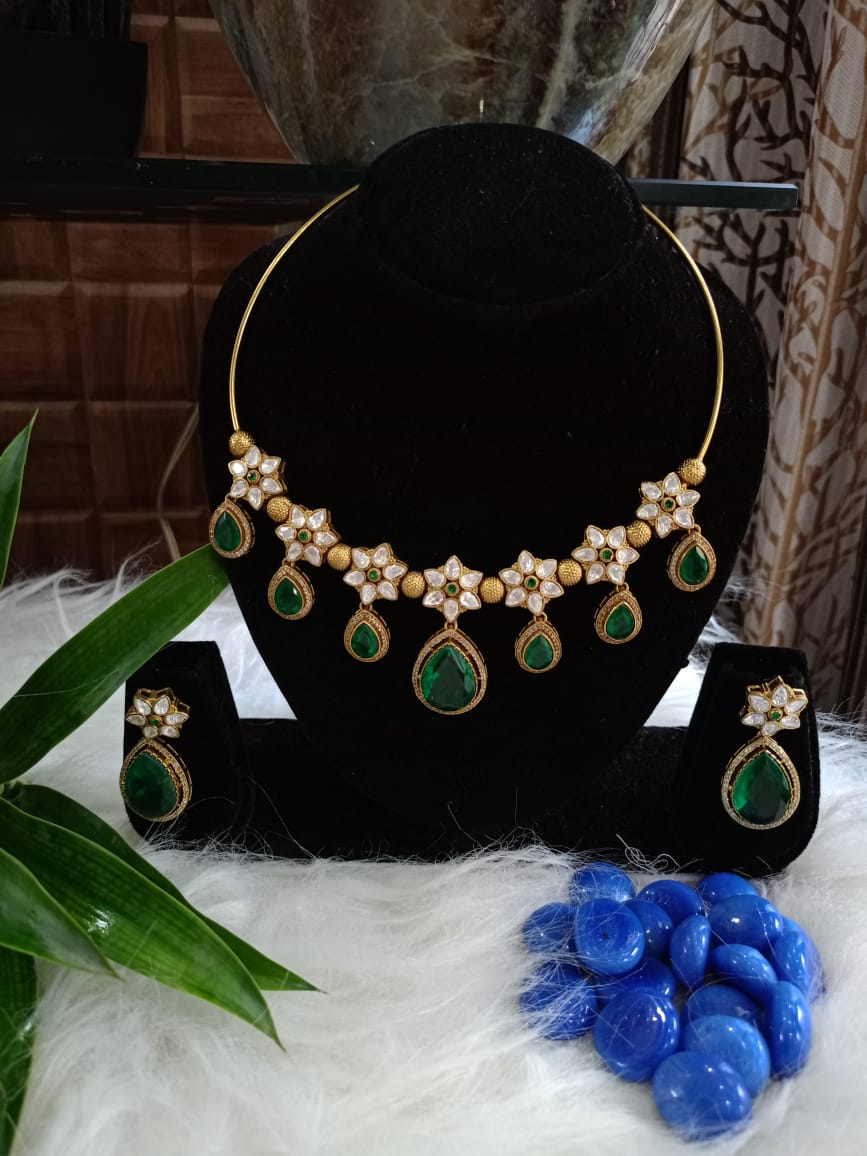 Rajwada Emerald Stone and Polki Hansli